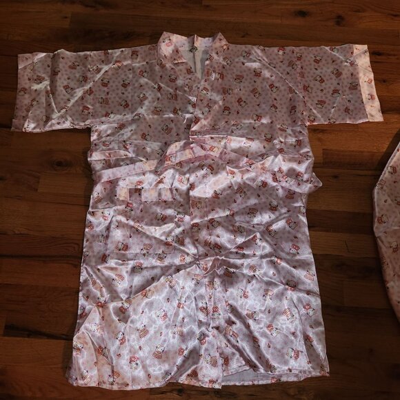 Hello Kitty Pink Silk Kimono Robe & Nightgown Set - Picture 6 of 7